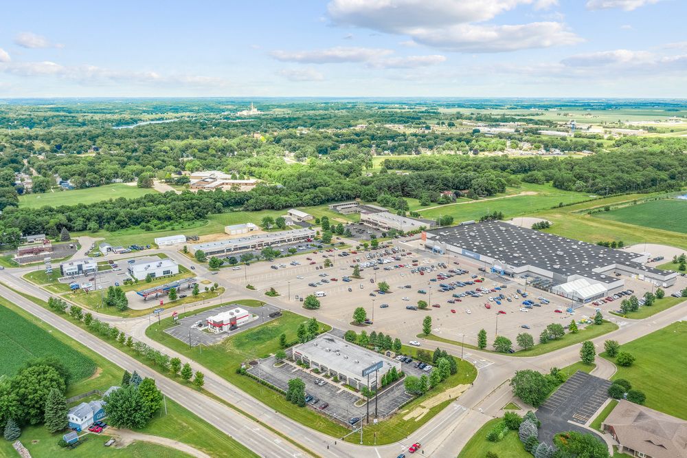 Rose Plaza: 1672-1684 South Galena Ave., Dixon, IL 61021